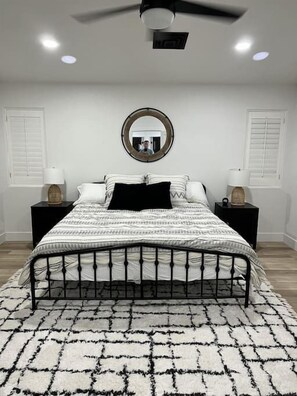 3 bedrooms, desk, iron/ironing board, free WiFi