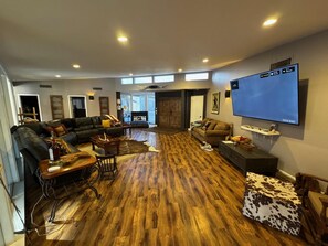 Smart TV, ping pong, books - Dock Holiday – The Keys Favorite | Wild West River Escape (Parker)