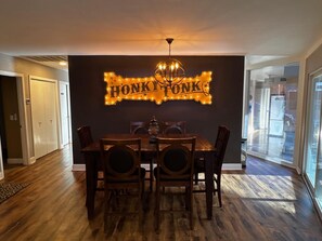 Dining - Dock Holiday – The Keys Favorite | Wild West River Escape (Parker)