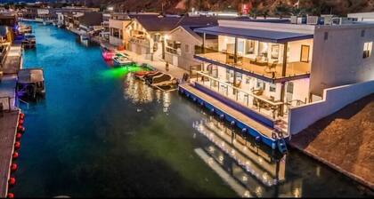 Chateau Bleu, Canal front Stunner
