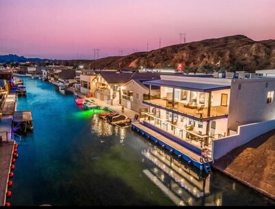 Chateau Bleu, Canal front Stunner, Private Dock