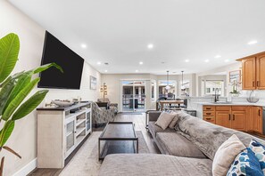 Smart TV - Chateau Bleu, Canal front Stunner, Private Dock (Parker)