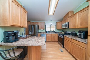 Fridge, microwave, oven, stovetop - Buckskin Tango Hideaway (Parker)