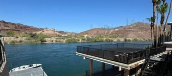 Cliff Hanger, River access with dock