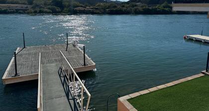 Cliff Hanger, River access with dock