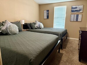 3 bedrooms, free WiFi, bed sheets - Cliff Hanger, River access with dock (Parker)