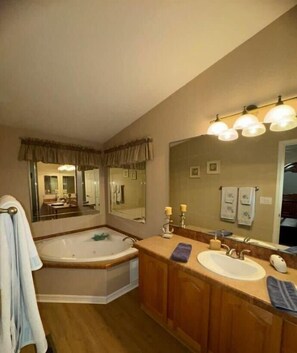 Hair dryer - Cliff Hanger, River access with dock (Parker)