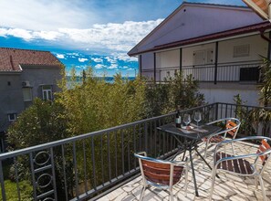 Studio (Classic Studio Apartment with Sea Vie) | Balcony