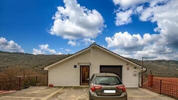 Estudio (Studio Apartment) | Entrada de la propiedad