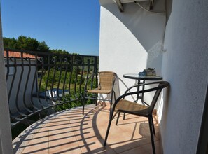 Apartment (One Bedroom Apartment) | Balcony - Charming Retreat Near Rovinj With Private Balcony (Rovinj)