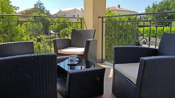 Apartamento (Two Bedroom Apartment with Balcony) | Sacada