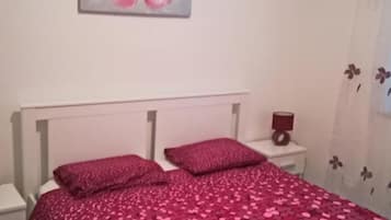 Apartamento (Two Bedroom Apartment with Balcony) | 2 quartos, Wi-Fi de cortesia