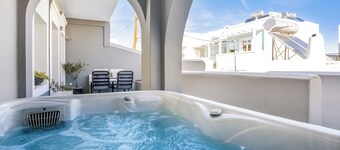 Oasis Suites Fira