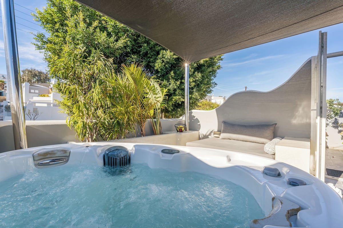 Standard Suite with Outdoor Hot Tub | Terrace/patio