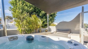 Standard Suite with Outdoor Hot Tub | Terrace/patio