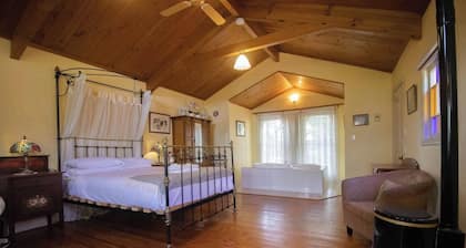 Escape to tranquility in this charming Ballarat cottage, perfectly located in the heart of town