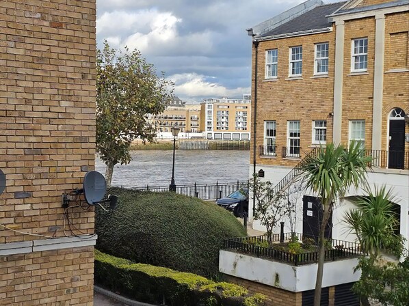 Exterior - Rotherhithe Riverside Flat (London)