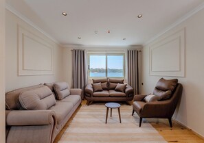 Smart TV - Anoush Dahabiya Nile cruise Double Room 3 nights From Aswan to Luxor each Friday (Luxor Governorate)