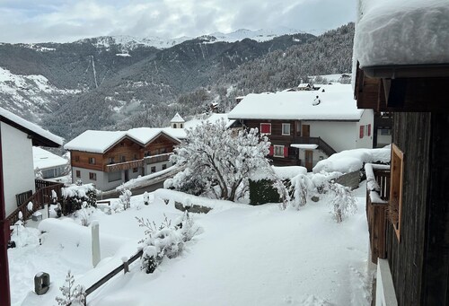HAUTE-NENDAZ VILLAGE: CHALET MÉLÈZE 1898
4 ÉTAGES/4 PIÈCES/6 PERSONNES/PARKING.