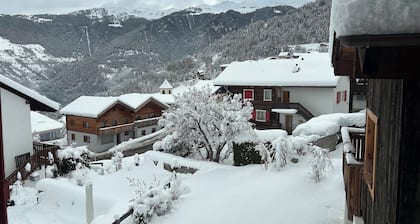 HAUTE-NENDAZ VILLAGE: CHALET MĂLĂZE 1898
4 ĂTAGES/4 PIĂCES/6 PERSONNES/PARKING.