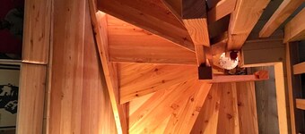 HAUTE-NENDAZ VILLAGE: LARCH 1898 4-STOREY/4-ROOM/6-PERSON CHALET/PARKING.