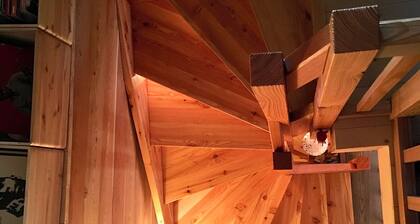 HAUTE-NENDAZ VILLAGE: LARCH 1898 4-STOREY/4-ROOM/6-PERSON CHALET/PARKING.