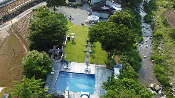Seasonal outdoor pool, open 3:00 PM to 8:00 PM, free cabanas - B481pension (Gapyeong)
