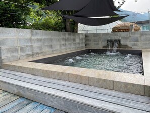 Baignoire à remous extérieure