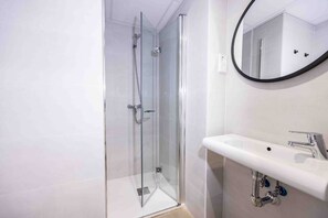 Deluxe Apartment | Bathroom - Apartamentos Plaza Sevillano (Cartagena)