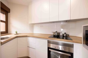 Basic-Apartment | Eigene Küche | Ofen, Kochgeschirr/Geschirr/Besteck