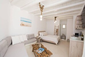 Living area - Romantic Mykonian Oasis Suite w Jacuzzi (Mykonos)