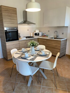 Junior Suite, City View | Private kitchen | Full-size fridge, microwave, oven, stovetop - Nonna Felicia B&B (Muro Lucano)