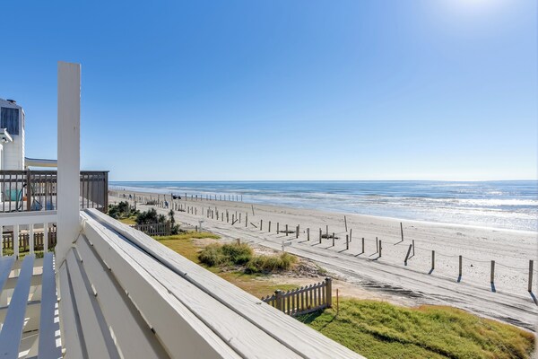 Oceanfront Home W/ Deck & Views In Galveston! - Galveston, TX