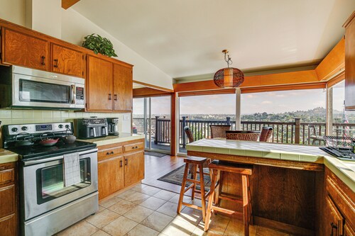 Mt. Nebo Oasis in La Mesa w/ Wraparound Deck