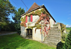 Exterior - Family‑Friendly Rustic French Countryside Holiday Maison with Panoramic Views (La Chapelle St Jean)