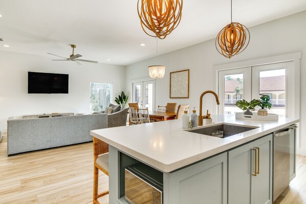 House (5 Bedrooms) | Interior