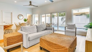 House (5 Bedrooms) | Front of property - 1 Block to Beach: South Padre Island Paradise! (South Padre Island)