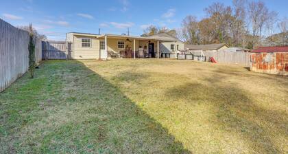 14 Mi to Montgomery: Quaint Couple's Apartment