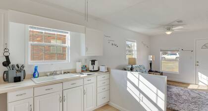 14 Mi to Montgomery: Quaint Couple's Apartment