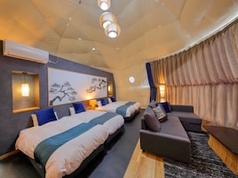 Ropa de cama de alta calidad y artículos del minibar gratis 
