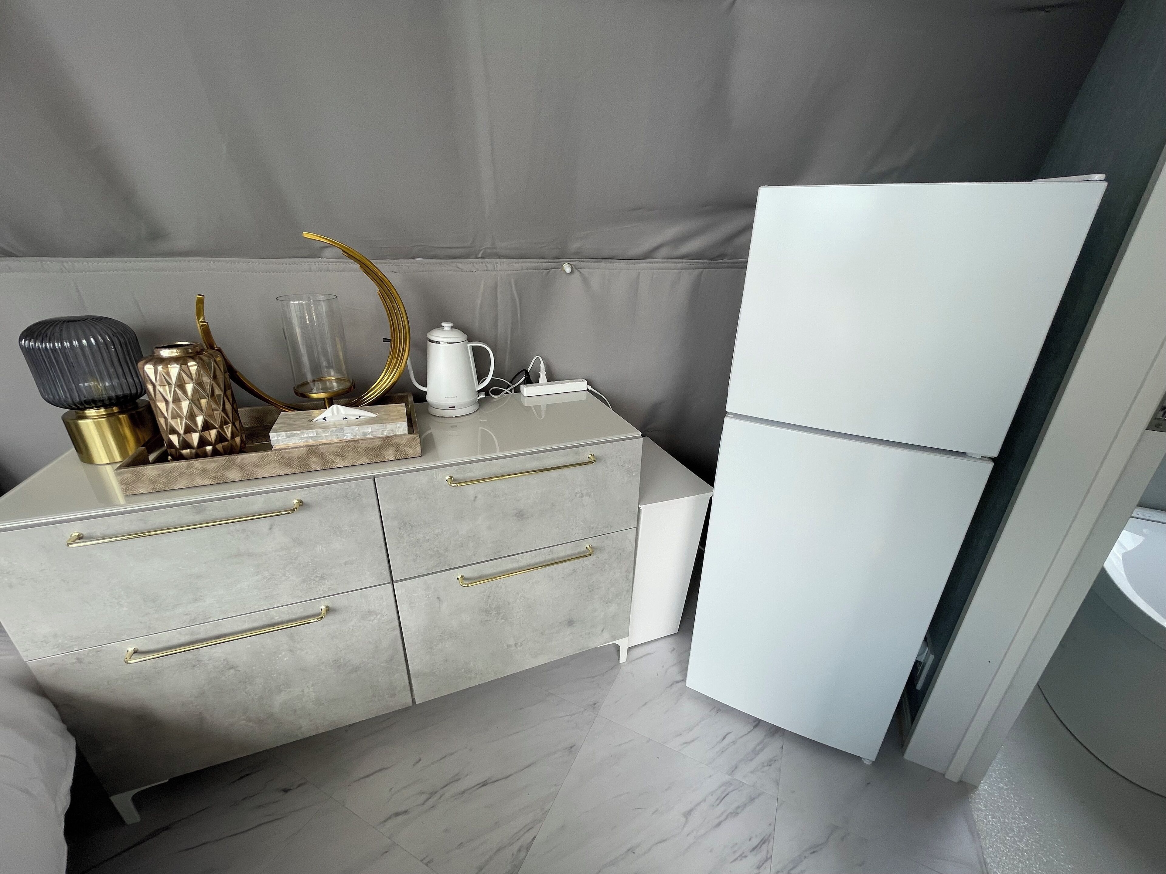 Lều Tiêu chuẩn, quang cảnh núi | Bộ đồ giường cao cấp, minibar với thức ăn, đồ uống miễn phí 