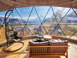 Tienda de campaña básica, se aceptan mascotas, vista a la montaña | Vista desde la habitación