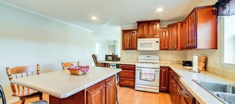 Walk to Ohio River: Golconda Home w/ Water Views!