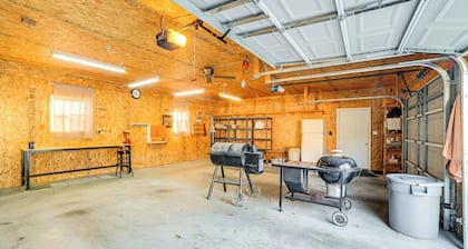 Walk to Ohio River: Golconda Home w/ Water Views!