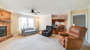 House (3 Bedrooms) | Interior