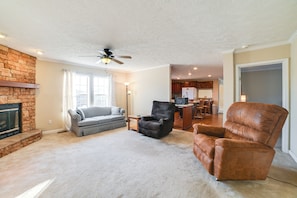 House (3 Bedrooms) | Interior