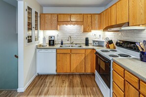 House (2 Bedrooms) | Interior - Riverside Retreat: Cozy Fairbanks Home w/ View (Fairbanks)