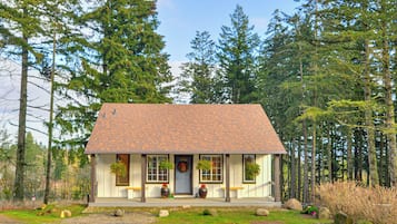 Cottage (4 Bedrooms) | Front of property