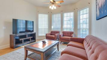 House (5 Bedrooms) | Interior