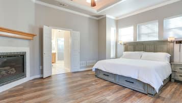 House (5 Bedrooms) | Interior